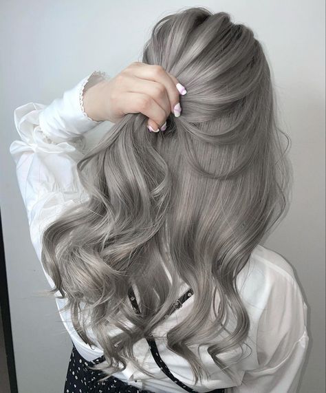 Lavender Grey Hair, Ash Blonde Hair Balayage, Lavender Hair Colors, Grey Blonde Hair, Silver Blonde Hair, Hair Color Underneath, Ash Hair Color, Lavender Hair, Light Hair Color