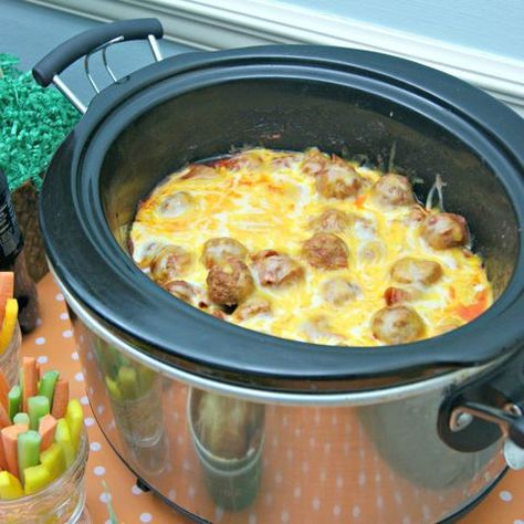 image Meatball Pizza Bake, Low Carb Freezer Meals, Crockpot Ravioli, Crockpot Spaghetti, Meatball Pizza, Meatball Casserole, Bowl Party Food, Spaghetti Casserole, Superbowl Party Food