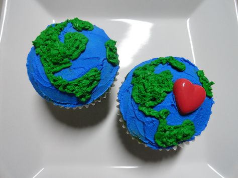 Earth day cupcakes Earth Day Cupcakes Ideas, Earth Day Cupcakes, Earth Cupcakes, Science Club Activities, Mission Farewell, Planet Birthday, Amazing Cupcakes, Cousin Camp, Earth Day Projects