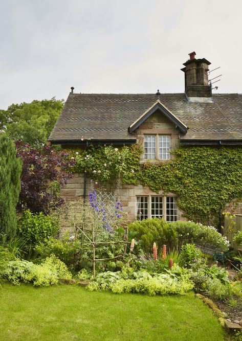 Real home: a pretty farm cottage sees an Arts & Crafts inspired restoration | Real Homes Rustic Cottage Exterior, Pretty Cottage, Cottage Aesthetic, Fairytale Cottage, Cottage Garden Design, Cottage Exterior, Cottage Style Decor, Farm Cottage, Cottage In The Woods