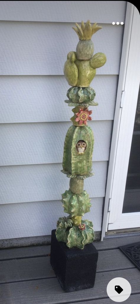 Ceramic Yard Art Ideas, Pottery Totem Poles Ideas, Garden Totem Poles, Ceramic Totem Poles, Outdoor Sculpture Garden, Pottery Totem, Cactus Clay, Clay Totem, Totem Ideas