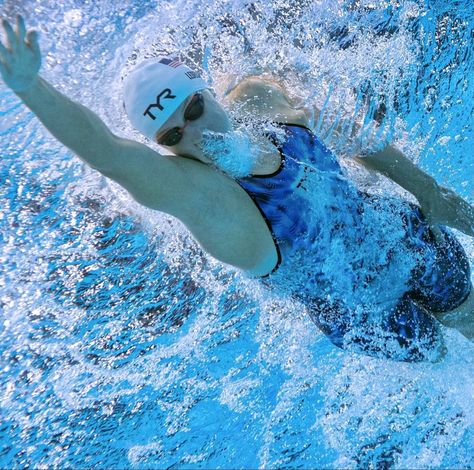 Katie Ledecky, Team USA Swimming, 2020/2021 Tokyo Summer Olympics Katy Ledecky, Tokyo Summer, Katie Ledecky, Usa Swimming, Usa Women, Olympic Medals, He Or She, Summer Olympics, Team Usa