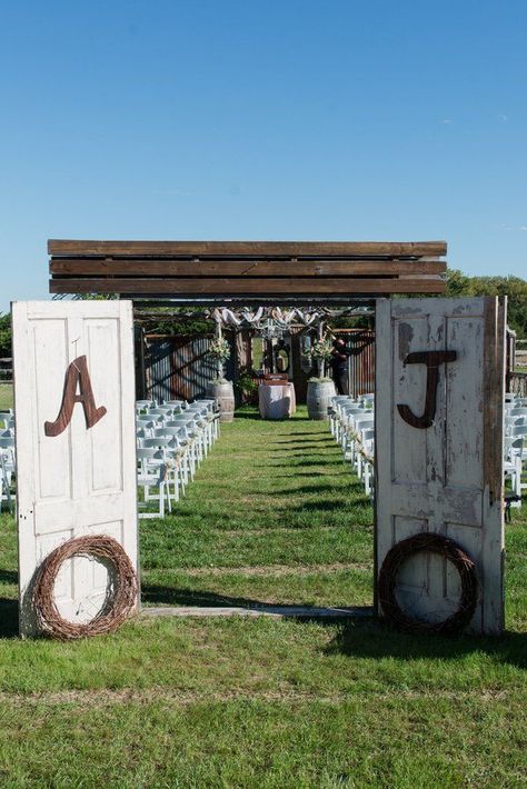 Western Wedding Decorations, Western Style Wedding, Country Theme Wedding, Future Wedding Plans, Wedding Gifts For Bridesmaids, Cute Wedding Ideas, Rustic Country Wedding, Rustic Chic Wedding, Western Wedding