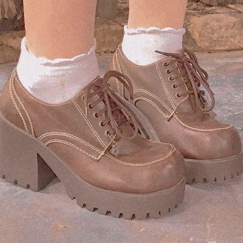 Brown Short Platform Shoes, Brown Chunky Shoes, Brown Chunky Oxfords, Chic Brown Chunky Platform Heels, Vintage Brown Platform Boots, 6th Form Outfits, Tan Shoes, Chunky Shoes, Brooklyn Baby