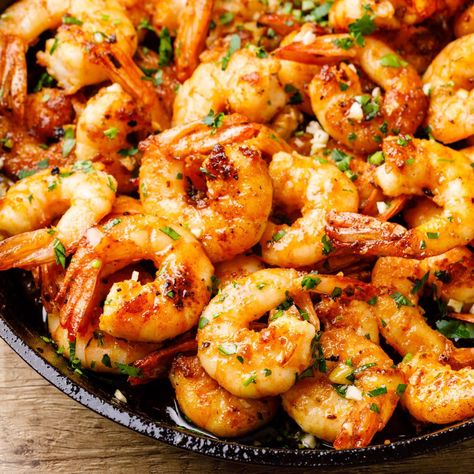 Incredibly Addictive Garlic Shrimp (Hawaiian Style) Hawaiian Shrimp, Hawaiian Garlic Shrimp, Shrimp Meals, Cilantro Recipes, Honey Garlic Salmon, Olive Oil Butter, Creamy Garlic Chicken, Garlic Salmon, Shrimp Recipes Easy