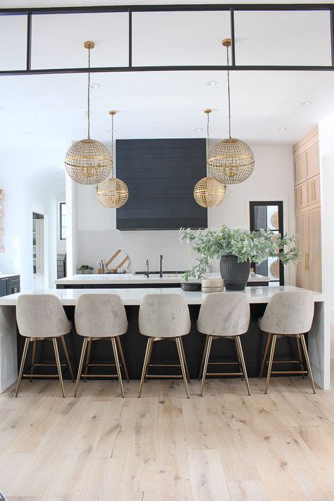 The Forest Modern, House Of Silver Lining, The House Of Silver Lining, Kitchen Glass, Casa Country, Kitchen Farmhouse, Black Cabinets, Cabinets Kitchen, Trendy Kitchen