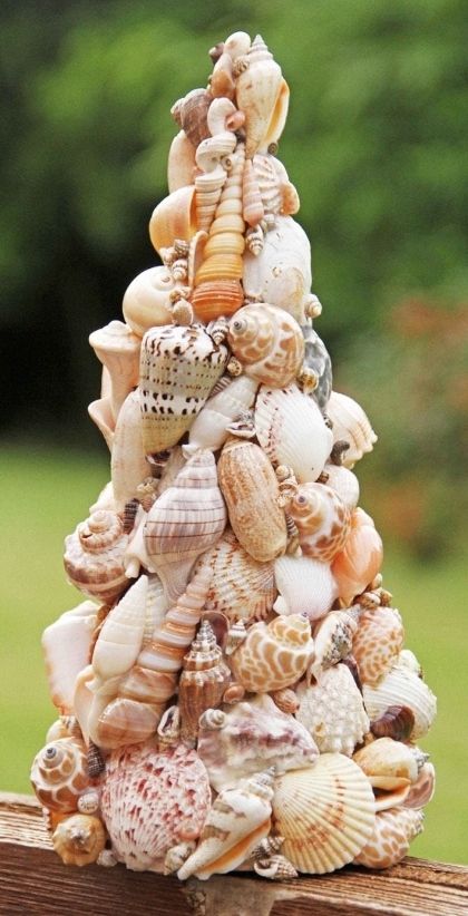 Beautiful Seashell Cone Christmas Trees | DIY & Shop - Coastal Decor Ideas Interior Design DIY Shopping Shell Trees, Seashell Diy, Tropical Xmas, Seashell Ideas, Shell Tree, Shells Craft, Seashell Christmas Ornaments, Beach Christmas Decorations, Shell Ideas