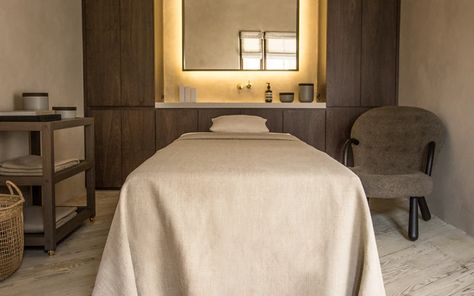 Shani Darden Spa | Shani Darden Skin Care Facial Studio, Shani Darden, Celebrity Skin Care, Esthetician Marketing, Bed With Led Lights, Tudor House, Beauty Regimen, Skin Clinic, Chrissy Teigen