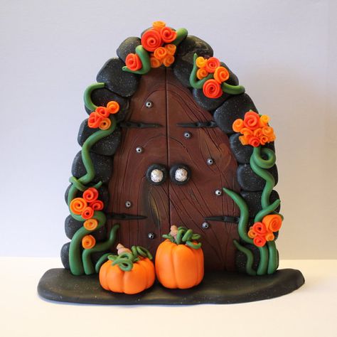 Fairy Door Pumpkin, Polymer Halloween, Clay Fairy Doors, Ceramic Fairy Doors, Fairy Door Polymer Clay, Halloween Fairy Garden, The Most Beautful Fairy Doors, Garden Decoration Ideas, Polymer Clay Halloween