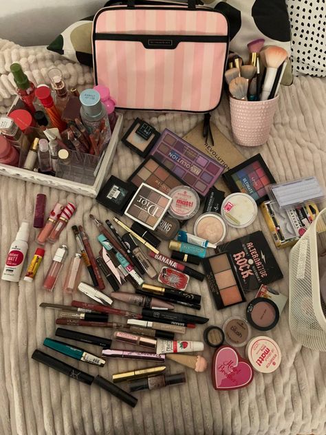 Makeup Order, Makeup Accesories, Basic Makeup, Makeup Aesthetic, Fancy Makeup, Dior Makeup, Soft Makeup, Vintage Makeup, Baddie Makeup