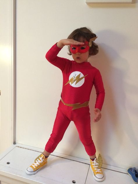 Handmade 'The Flash' costume by Eunice from @hellolucky Flash Girl Costume, Diy Flash Costume, Flash Halloween Costume, The Flash Costume, Dyi Costume, Flash Costume, World Book Day Costumes, Batman Costumes, Book Day Costumes