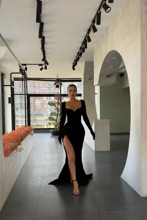 December Wedding Guest Outfit, Black Gala Dress, Matric Dance Dresses, Prom Girl Dresses, Stunning Prom Dresses, Prom Dress Inspiration, Cute Prom Dresses, Pretty Prom Dresses, Prom Outfits