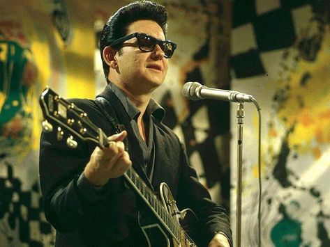 10 Best Roy Orbison Songs of All Time - NewsBreak Roy Orbison Songs, Travelling Wilburys, Film Blue, Big O, Linda Ronstadt, Roy Orbison, Jerry Lewis, Oldies Music, British Invasion