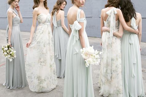 15 Stylish Chic Summer Bridesmaid Dresses Your Girls Will Love! Green Floral Bridesmaid Dresses, Green Floral Bridesmaid, Bridesmaid Frocks, Real Outfits, Printed Bridesmaid Dresses, Modern Bridesmaid Dresses, Summer Bridesmaids, Modern Bridesmaid, Summer Bridesmaid Dresses