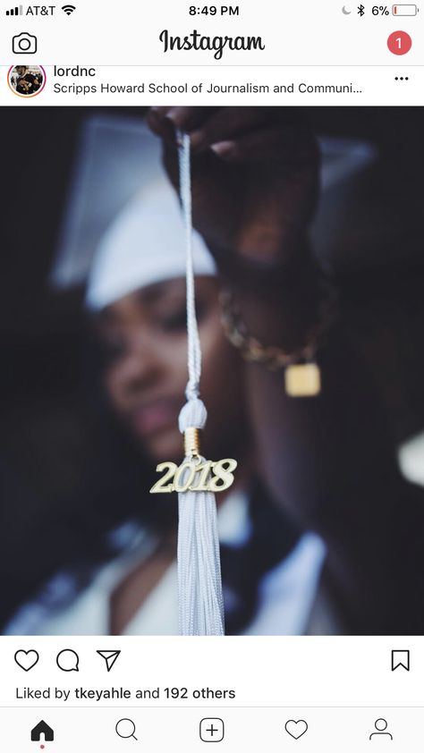 College Grad Pictures, High School Graduation Pictures, Grad Picture Ideas, Nursing Graduation Pictures, Cap And Gown Pictures, College Graduation Photoshoot, College Graduation Pictures Poses, Graduation Look, Grad Photography