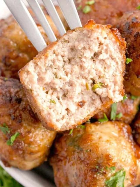 Super Easy Meatballs without Breadcrumbs! - Everyday Family Cooking Meatball Recipe Without Breadcrumbs, Meatballs Without Breadcrumbs, Easy Meatball Recipes, Hamburger Hash, Delicious Air Fryer Recipes, Easy Meatballs, Easy Meatball, Cooks Air Fryer, Meatball Recipes Easy