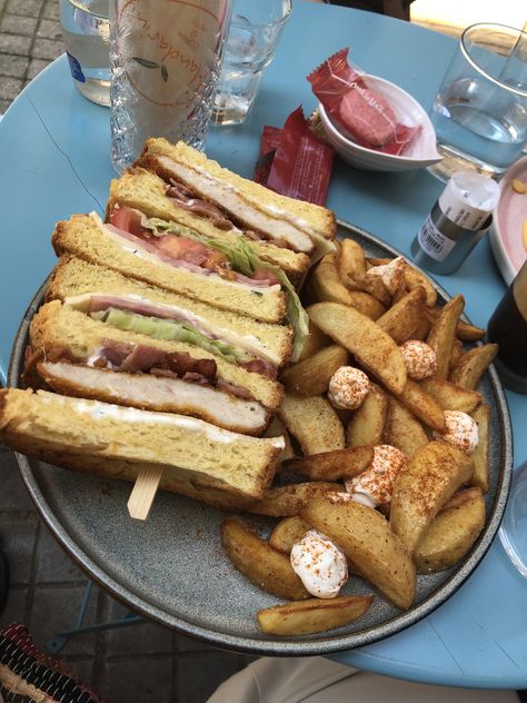 chicken club sandwich Club Sandwich Aesthetic, Sandwich Aesthetic, Chicken Club Sandwich, Club Sandwich Chicken, Chicken Club, Club Sandwich, Food Inspo, Chicken Sandwich, Pretty Food