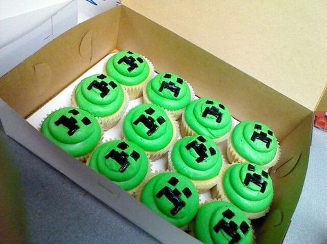 Minecraft Cake And Cupcakes, Mind Craft Cupcakes, Easy Minecraft Cupcakes, Minecraft Cakes Ideas, Minecraft Birthday Cupcakes, Minecraft Cupcake Ideas, Cupcake Ideas For Boys, Minecraft Cake Ideas Boys, Minecraft Cupcakes Ideas