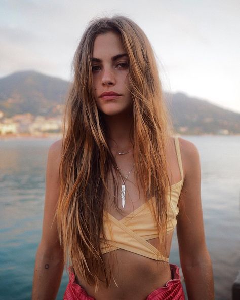 Clara Berry on Instagram: “A l’ammoniaque” Berry Hair, Clara Berry, Kj Apa, Marina Laswick, Girl Crush, Hair Inspo, Instagram A, Halloween Costume, Hair Inspiration