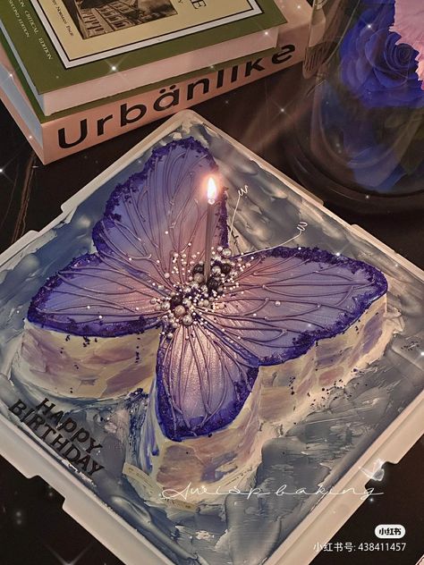 Purple Cakes With Butterflies, Bday Cakes Aesthetic Purple, Aesthetic Simple Cake, Pastel Purple Cake Aesthetic, Cake Ideas Butterfly, Purple Chocolate Cake, Butterfly Cakes Ideas, Pastel Purple Cake, Purple Cake Aesthetic