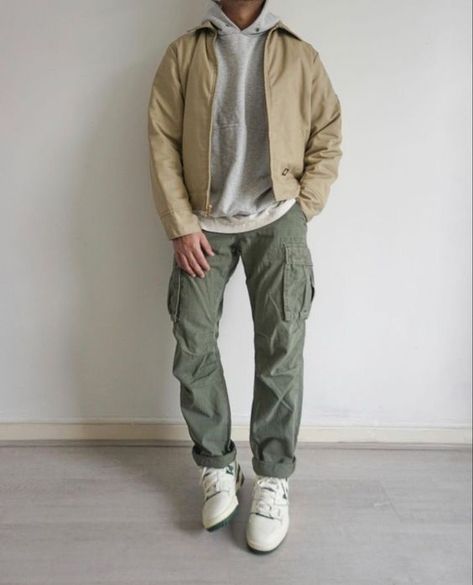 Classy Mens Outfits, Casual Mens Outfits, Green Cargo Pants Outfit, Cargo Pants Outfit Men, Cargo Outfit, Pants Outfit Men, Trendy Boy Outfits, Fall Outfits Men, Street Style Outfits Men