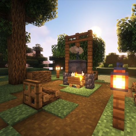 Cute Campfire and Chairs in Minecraft EASY and FAST Minecraft Bonfire Pit, Campfire Minecraft Build, Cute Campfire Minecraft, Minecraft Bonfire Ideas, Minecraft Smoker House, Minecraft Outdoor Fireplace, Bonfire Minecraft, Camp Minecraft Ideas, Outdoor Decorations Minecraft