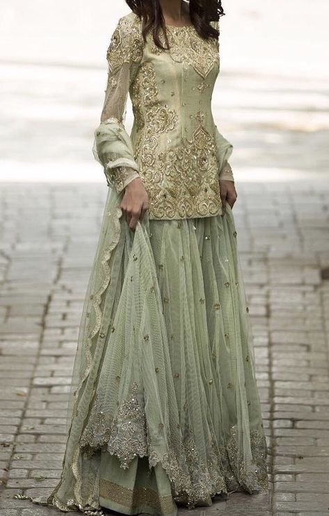 Brides side dress inspo Desi Dress, Desi Wedding Dresses, Pakistani Wedding Outfits, Desi Fashion Casual, Pakistani Fancy Dresses, Beautiful Pakistani Dresses, Indian Dresses Traditional, Desi Clothes, Traditional Indian Outfits