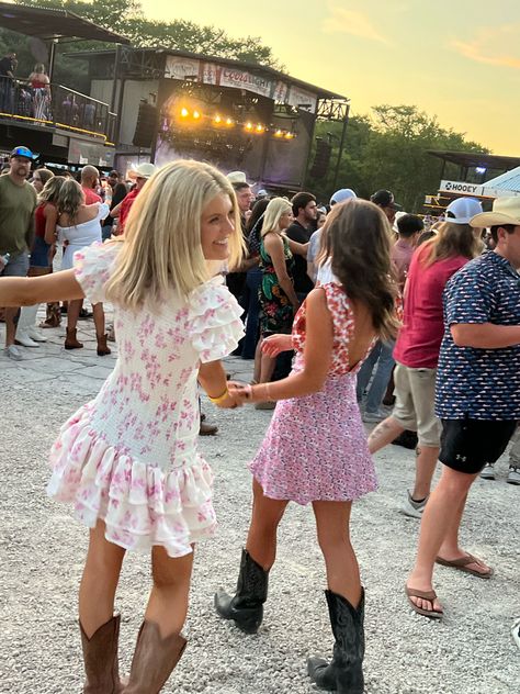 Country Concert Outfit Ideas, Fetch Rewards, Country Concert Outfits, Concert Outfit Summer, Country Music Concerts, Concert Outfit Ideas, Country Summer, Country Concert Outfit, Concert Fits