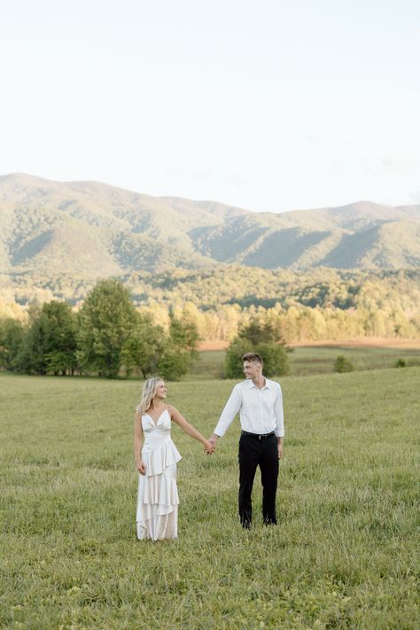 Cades Cove Tennessee, Mountain Couple, Mountain Engagement Photos, Mountain Engagement Session, Cades Cove, Mountain Engagement, Great Smoky Mountains National Park, Smoky Mountain National Park, Fun Couple