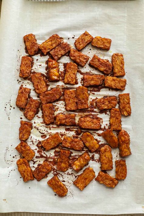 baked tempeh Easy Protein Sources, Recipes With Vegetable Broth, Clean Eating Food List, Baked Tempeh, Tempeh Recipe, Homemade Vegetable Broth, Tempeh Recipes, Clean Eating Lifestyle, Broth Recipes