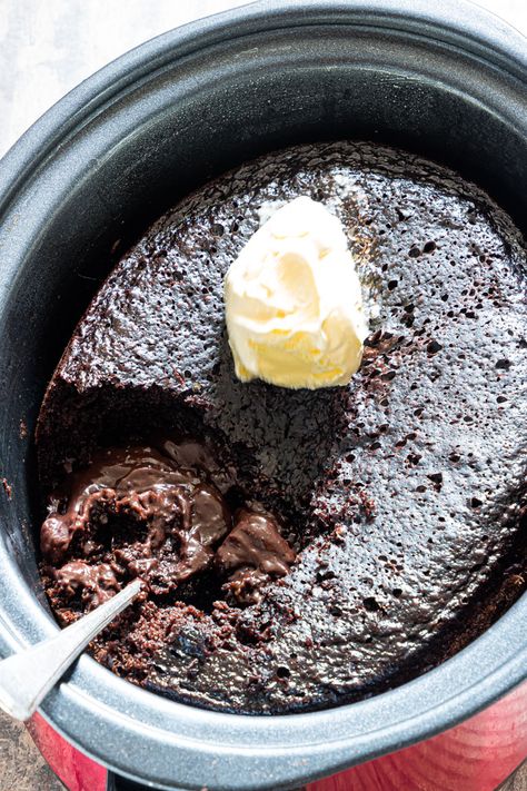 Crockpot Lava Cake is the ultimate chocolate dessert! You'll love how easy it is to make Crockpot Chocolate Lava Cake that is gooey, decadent, and so delicious. This chocolate lava cake recipe comes together quickly and simply with a handful of basic ingredients like Betty Crocker cake mix, instant pudding mix, and chocolate chips. Click through to get this Crock pot lava cake recipe!! #lavacake #chocolatelavacake #crockpotcake #crockpotrecipes #slowcookercake #slowcookerrecipes #dessert Melty Mashups, Crockpot Lava Cake, Crockpot Chocolate, Crockpot Cake, Chocolate Lava Cake Recipe, Red Birthday Cakes, Molten Cake, Cake Inside, Whiskey Cake