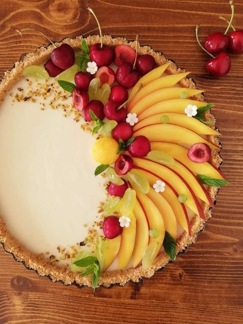 Tarte Fruit, Crust Designs, Pie Crust Designs, Amazing Food Decoration, Pinterest Photography, Sweet Pie, Fruit Tart, Tart Recipes, Food Decoration