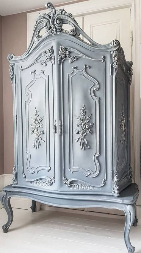 verf tegniek Annie Sloan Painted Furniture, Muebles Shabby Chic, Painted Armoire, Greek Blue, Shabby Chic Dresser, Chalk Paint Furniture, Refurbished Furniture, Chic Bedroom, French Furniture