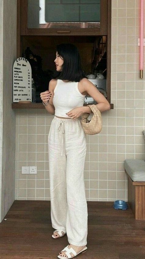 White Flowy Pants Outfit Summer, Trip Look For Women, Basic Outfit Inspo Casual, Summer 2014 Outfits, Modest Comfy Summer Outfits, Vacation Outfits Resort, Summer Ootd 2024, Summer Outfits Long Pants, Modest Summer Outfits 2024