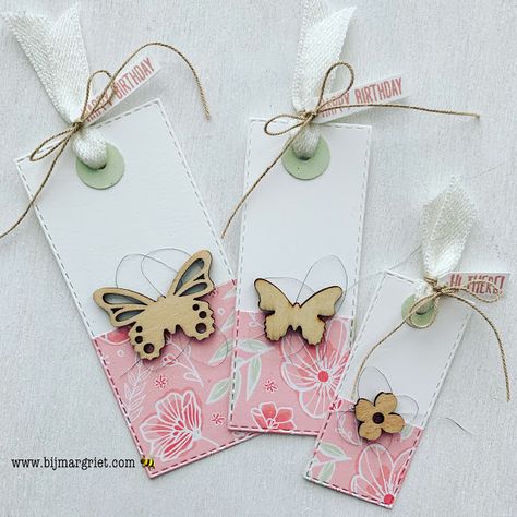 Bij Margriet; Stampin' Up! ideeën en bestellen: Alternatieve manier om labels te maken Butterfly Tags, Wedding Favor Gift Boxes, Create Labels, Holiday Scrapbook, Bookmark Card, Tags Diy, Book Page Crafts, Birthday Gift Tags, Embellishment Diy