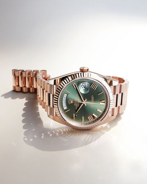 Green Face Rolex Women, Rolex Wrist Watch, Metal Watch, Wrist Candy, Dream Watches, Rolex Men, Wrist Wear, Rolex Day Date, Stylish Watches