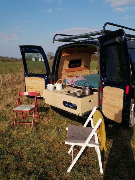 Vw Caddy Maxi Life, Micro Camper Diy, Caddy Conversion, Vw Caddy Camper, Vw Conversions, Berlingo Camper, Small Camper Vans, Vw Caddy Maxi, Caddy Camper