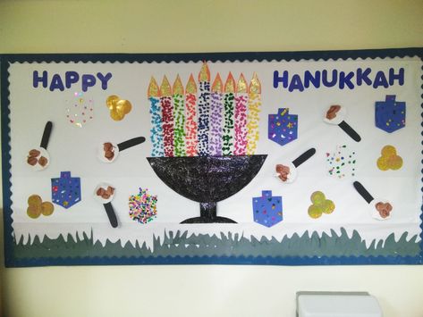 Chanukah Bulletin Board Ideas, Hanukkah Bulletin Board Ideas, Hanukkah Bulletin Board, Hanukkah Preschool, Hannukah Crafts, Classroom Door Decorating, Hanukkah Art, Hanukkah For Kids, Christmas Classroom Door