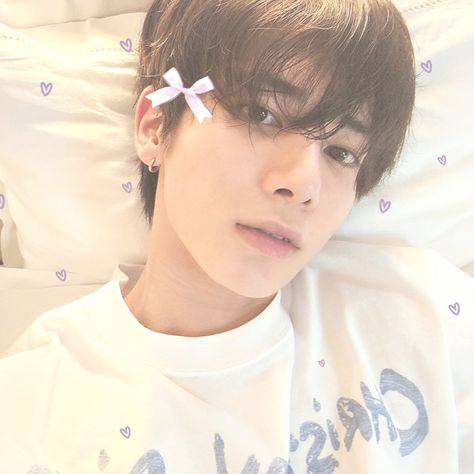 Icon kang taehyun ⋆ ˚ Taehyun Aesthetic Icon, Kang Taehyun Icon, Txt Pfp, Hello My Love, Kang Taehyun, Aphrodite, Pink Bow, Cute Pink, Take That