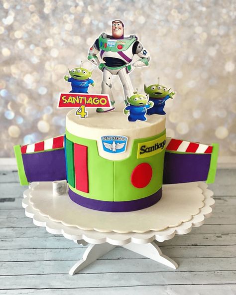 Toy Story Cake Buzz Lightyear, Birthday Cake Buzz Lightyear, Buzz Light Year Cake Pops, Buzz Lightyear Cake Ideas, Buzzlight Year Cake Ideas, Pastel Buzz Lightyear, Buzz Light Year Cake, Lightyear Birthday Cake, Buzz Party