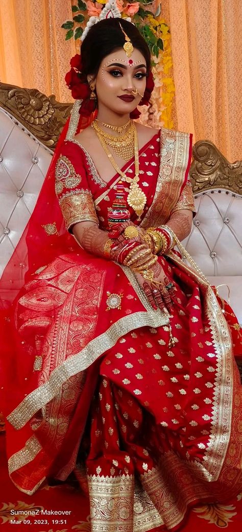 Bridal Bengali Look, Bridal Saree Bengali, Bengali Bride Photoshoot Poses, Bengali Wedding Look Bridal, Bengali Bride Blouse Designs, Bengali Bridal Makeup Wedding, Bengali Bridal Blouse Designs, Bengali Bride Saree, Bridal Makeup Bengali