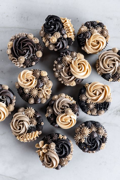 Espresso Buttercream, Guinness Cupcakes, Deco Cupcake, Cupcake Decorating Tips, Dark Chocolate Cookies, Cupcake Cake Designs, Cupcakes Decorados, Cupcake Designs, Buttercream Recipe