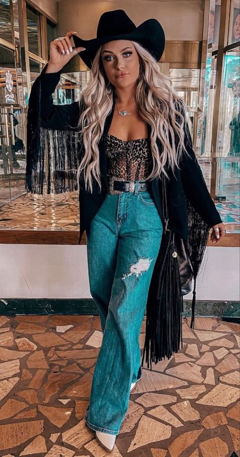 Mode Coachella, Traje Cowgirl, Nashville Style Outfits, Mode Country, Country Concert Outfit Ideas, Nfr Outfits, Country Concert Outfits, Country Bar, Nfr Fashion