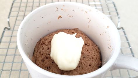 90 Second Keto Spiced Mug Cake - Janet's delicious low carb kitchen Low Carb Yum, Mug Cake, Coconut Flour, Gluten Free Vegetarian, Whipped Cream, Low Carb, Ice Cream, Nutrition, Baking