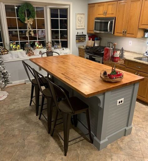 DIY Makeover : Butcher Block Top Kitchen Island | Hometalk Style Kitchen Island, Kitchen Renovation Diy Ideas, Kitchen Diy Ideas, Diy Kitchen Ideas, Building A Kitchen, Diy Farmhouse Style, Farmhouse Kitchen Island, Diy Kitchen Renovation, Kitchen Island Decor