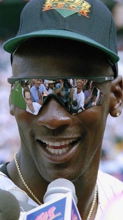 Michael Jordan Baseball, Mike Jordan, Michael Jordan Pictures, Michael Jordan Basketball, Like Mike, Basketball Photography, Jordan Basketball, Sports Aesthetic, Dennis Rodman