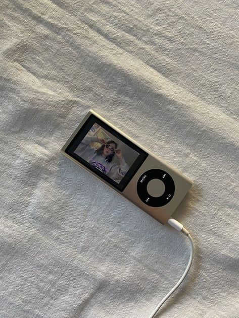 Ipod Nano Aesthetic, Ipod Classic Aesthetic, Ipod Aesthetics, Ipod Aesthetic, Arca Aesthetic, Retro Technology, Spiderman Outfit, Audi Interior, Elliott Smith