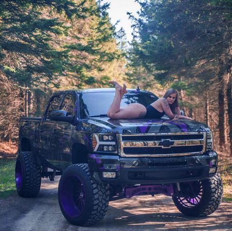 Lingerie Truck Shoot, Bouduar Photos Truck, Truck Photoshoot Ideas Women, Truck Model Photoshoot, Bronco Photoshoot, Girls With Trucks, Truck Photoshoot Ideas, Tahoe Pictures, Truck Poses