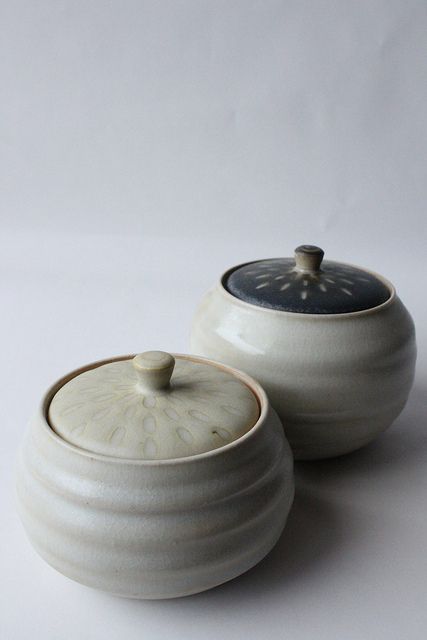 lidded container | Flickr - Photo Sharing! Lidded Jars Pottery, Pottery Shapes, Advanced Ceramics, Sculptures Céramiques, Ceramic Boxes, Modern Pottery, Pottery Techniques, Thrown Pottery, Ceramics Pottery Art