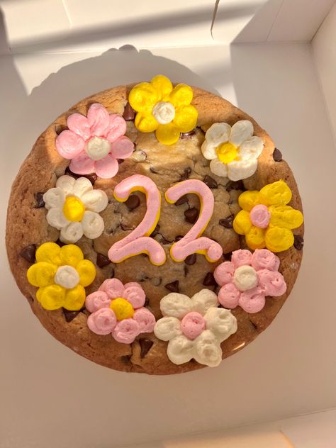 Cookie Cake 22nd Birthday, 21 Birthday Cookie Cake, 20th Birthday Cookie Cake, 21 Cookie Cake, Daisy Cookie Cake, Cookie Cake With Flowers, 21st Cookie Cake, Cookie Cake Decoration Ideas, Girly Cookie Cake